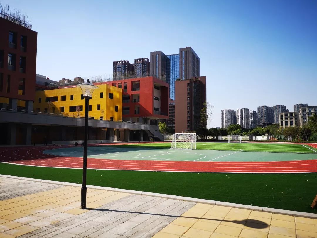 这所学校顺利竣工!带你提前体验学校“地下空间”