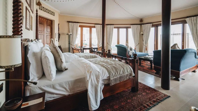 西厢房｜沙漠中的极致野奢，每间都有私家泳池，羚羊会还会来泳池喝水