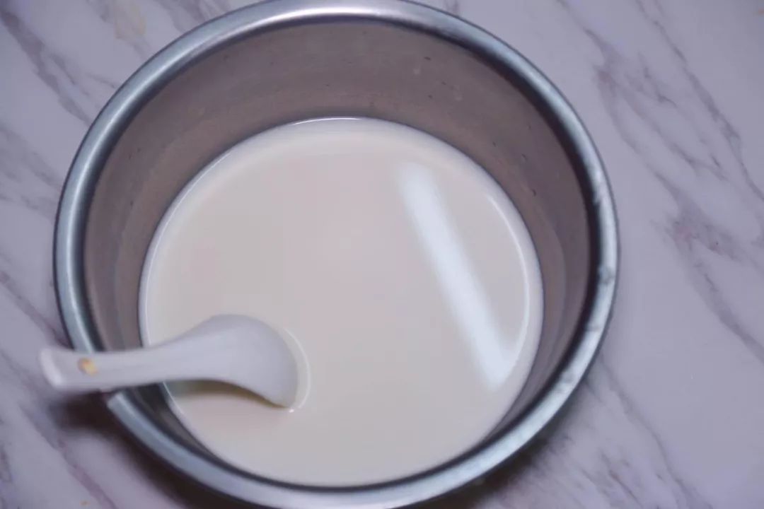 简单易做的草莓布丁,为孩子做甜品