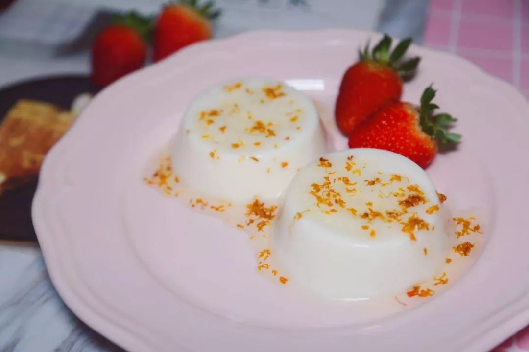 简单易做的草莓布丁,为孩子做甜品