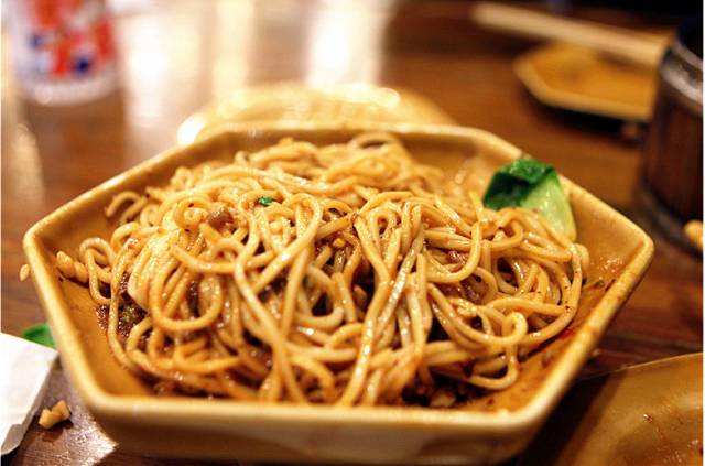 西安吃肉夹馍哪里最便宜,西安肉夹馍成都