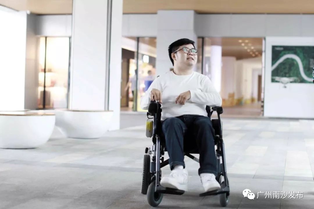 脑瘫男孩成优秀毕业生,脑瘫男孩逆袭考上大学五个结局