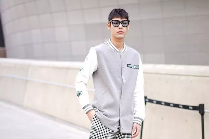 2022秋冬首尔时装周型男街拍,2019首尔时装周