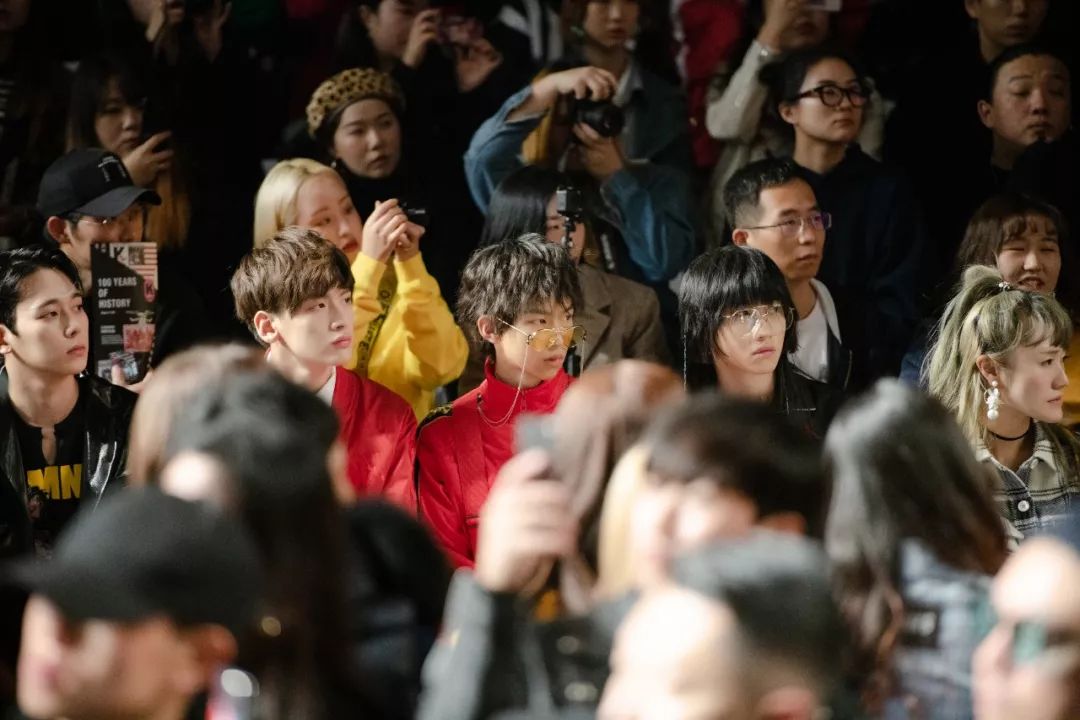 2022秋冬首尔时装周型男街拍,2019首尔时装周