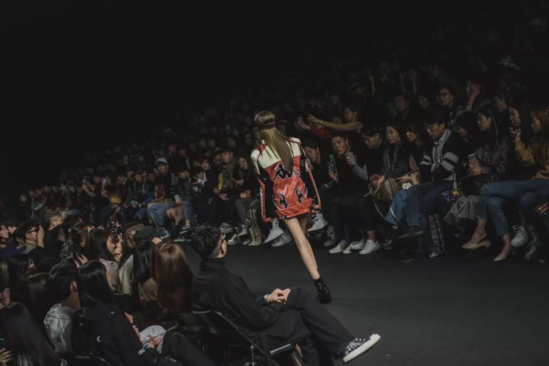 2022秋冬首尔时装周型男街拍,2019首尔时装周