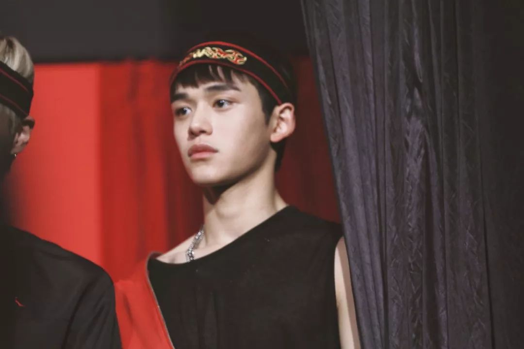 2022秋冬首尔时装周型男街拍,2019首尔时装周