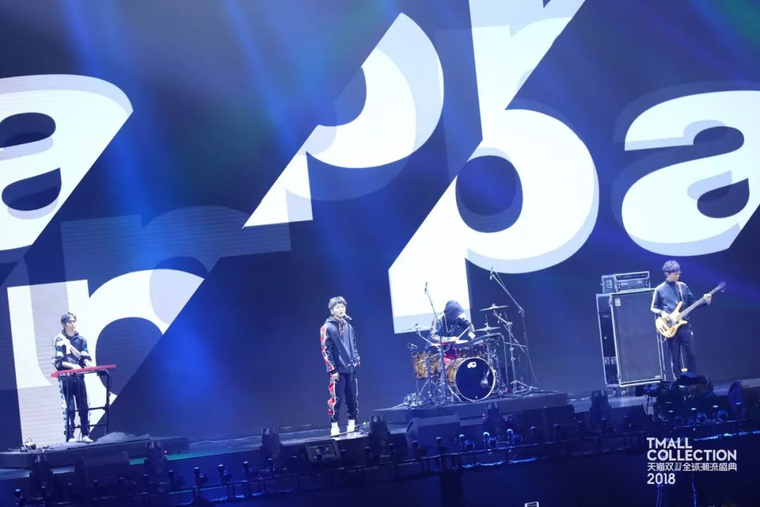 2022秋冬首尔时装周型男街拍,2019首尔时装周