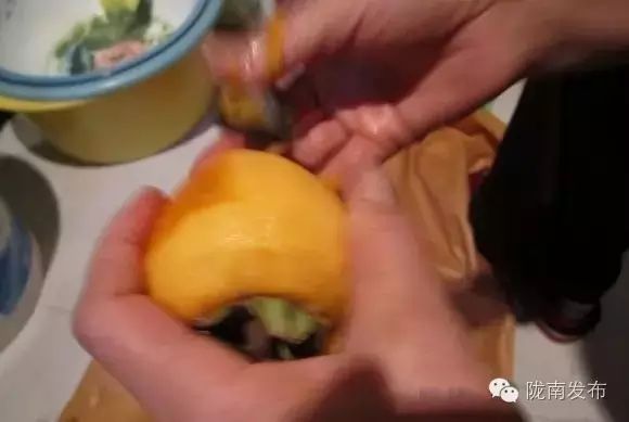 刚刚好！陇南的柿子红了，“柿”不可挡~