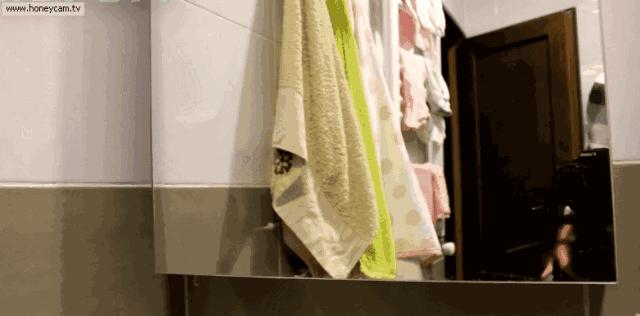 她用吹风机对着厨房墙壁吹一下，结果邻居个个都学她！