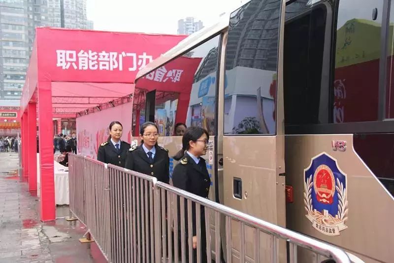 学习贯彻食品安全法律法规,食药监局学习宣传十九大精神