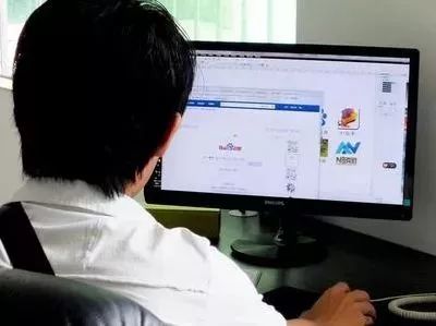 医学科普为了你的健康,电脑屏幕太高对颈椎的危害