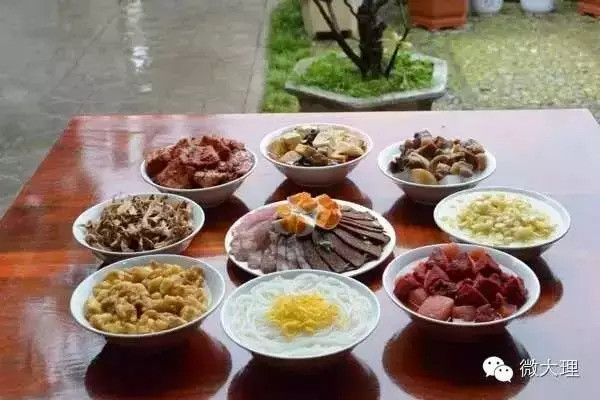 大理八大碗鱼做法,大理好吃的八大碗