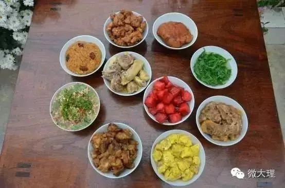 大理八大碗鱼做法,大理好吃的八大碗