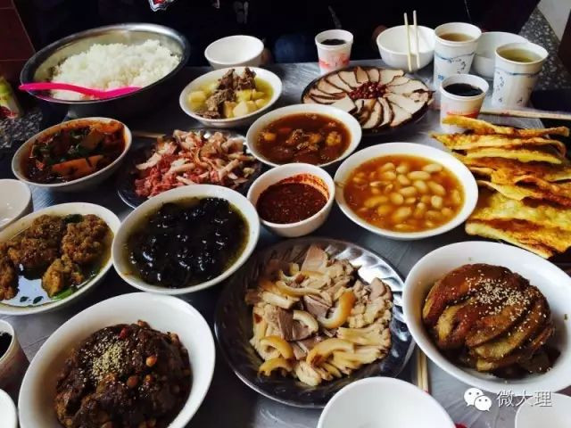 大理八大碗鱼做法,大理好吃的八大碗