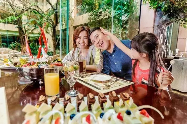 巨抵!399=2大1长隆小白虎餐厅自助午餐,边吃边睇白虎,周日不加收