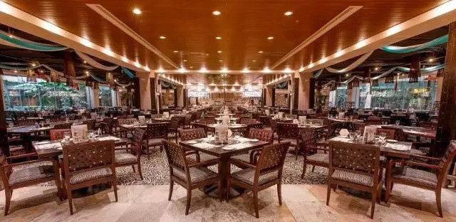 巨抵!399=2大1长隆小白虎餐厅自助午餐,边吃边睇白虎,周日不加收