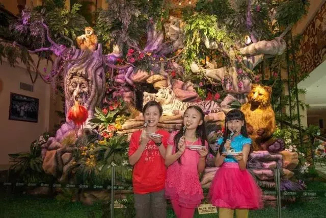 巨抵!399=2大1长隆小白虎餐厅自助午餐,边吃边睇白虎,周日不加收