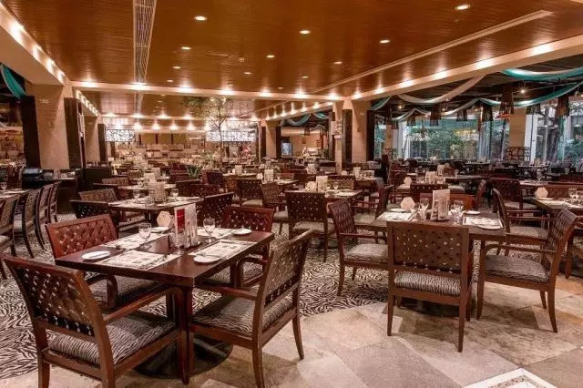 巨抵!399=2大1长隆小白虎餐厅自助午餐,边吃边睇白虎,周日不加收