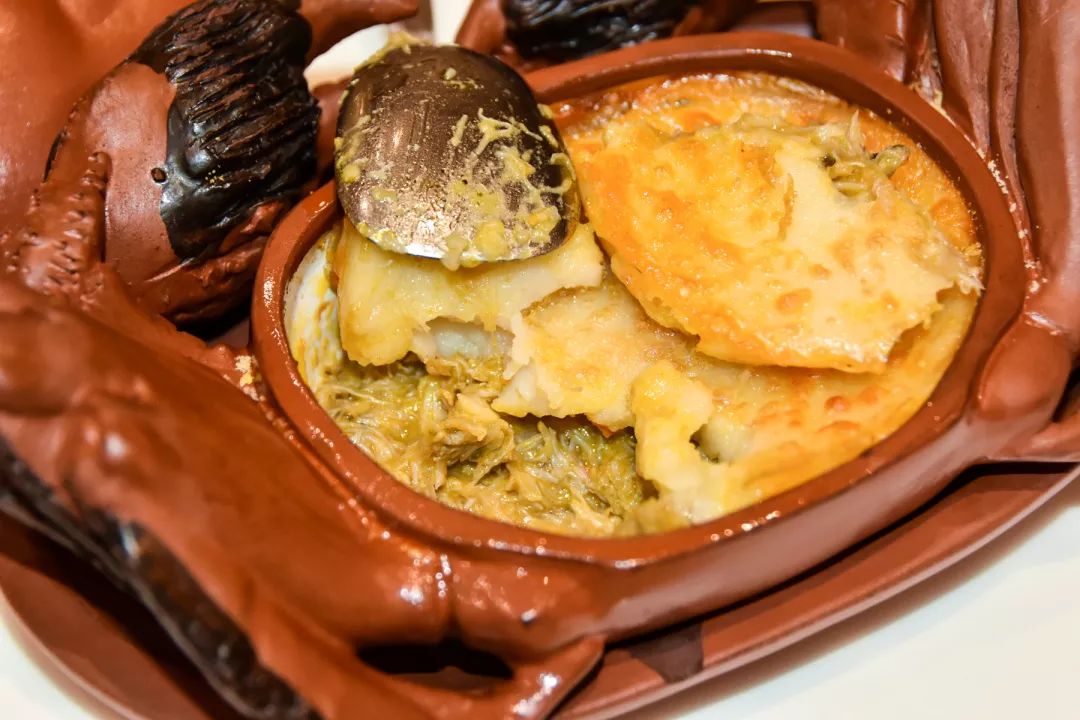 ¥138/位——80年历史！淮海路传奇花园酒店半自助午餐！海鲜刺身蟹菜畅吃，羊排乳鸽任选诚意满分！