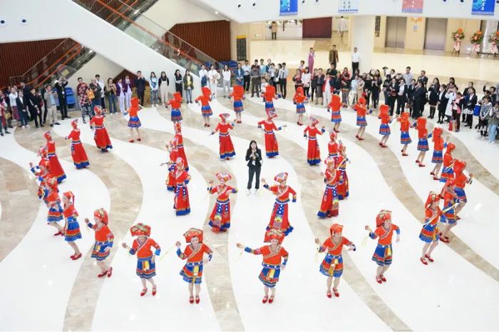 骞胯タ涓尰绁炲尰鍏嶈垂鐪嬬梾,涓尰鍏嶈垂鏀跺緬