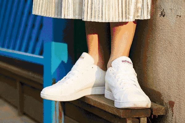 小白鞋容易脏一招让它干净又亮,小白鞋发黄用这招一刷就亮白如新