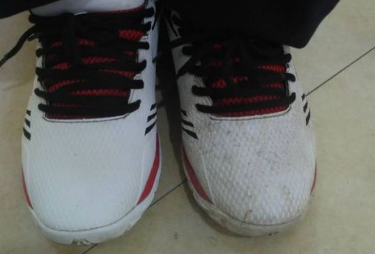 小白鞋容易脏一招让它干净又亮,小白鞋发黄用这招一刷就亮白如新