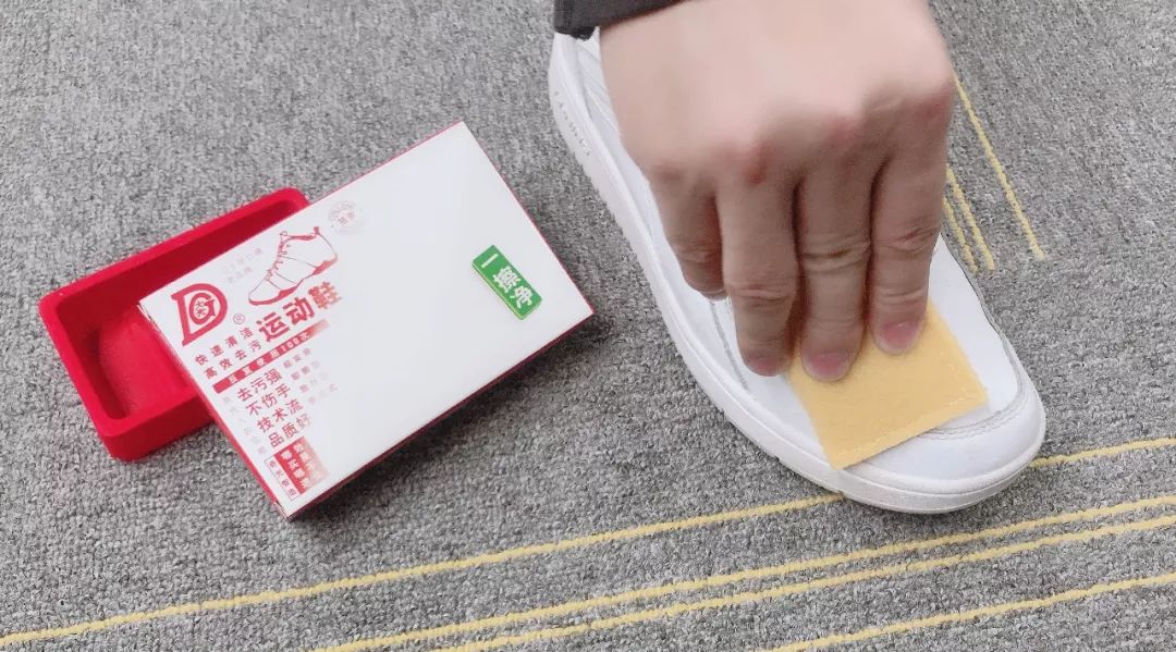 小白鞋容易脏一招让它干净又亮,小白鞋发黄用这招一刷就亮白如新
