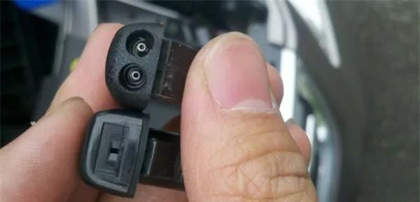 玻璃水喷口正确角度,玻璃水喷射角度怎么调