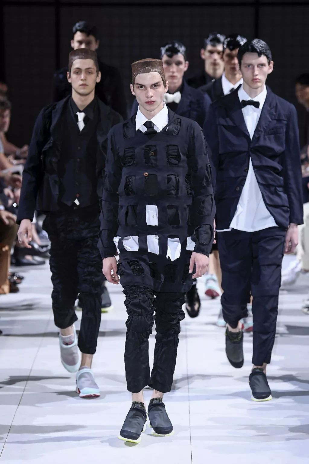 cdg潮牌,弄潮潮牌