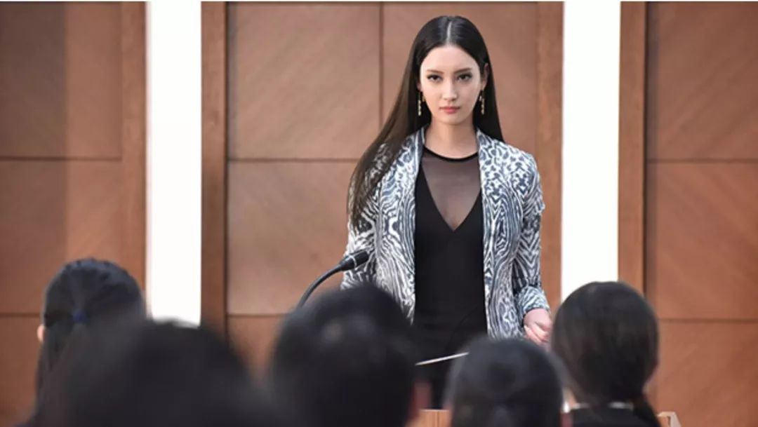 很美很迷人,很美很迷人的女人