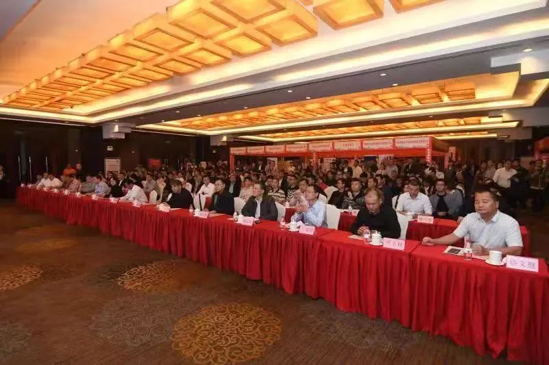 政府搭台企业唱戏下一句,政府搭台企业唱戏