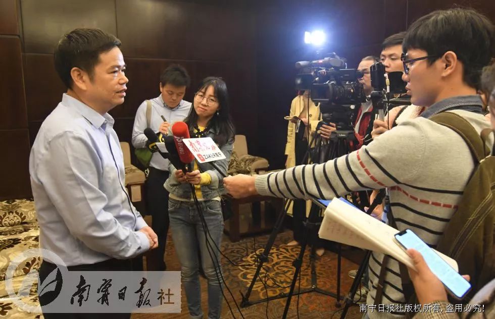 政府搭台企业唱戏下一句,政府搭台企业唱戏