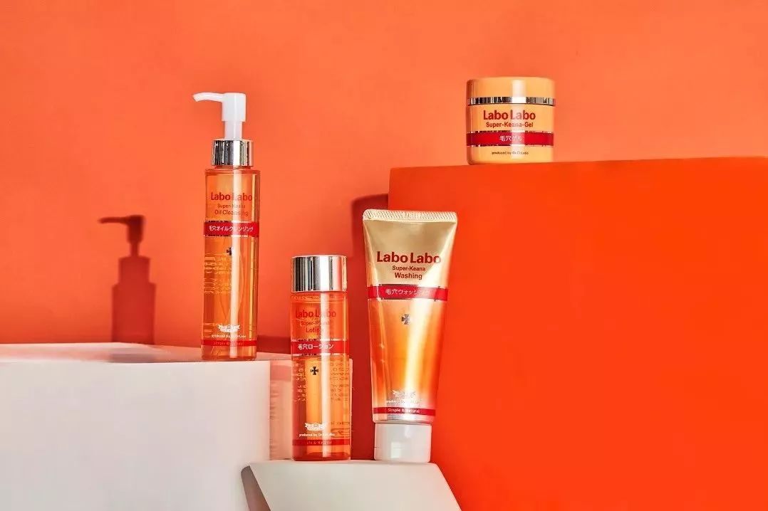 I.T上半财年净利润破1亿港元；Moncler前三季度亚洲地区收入大涨32%；HMxMoschino联名系列发布