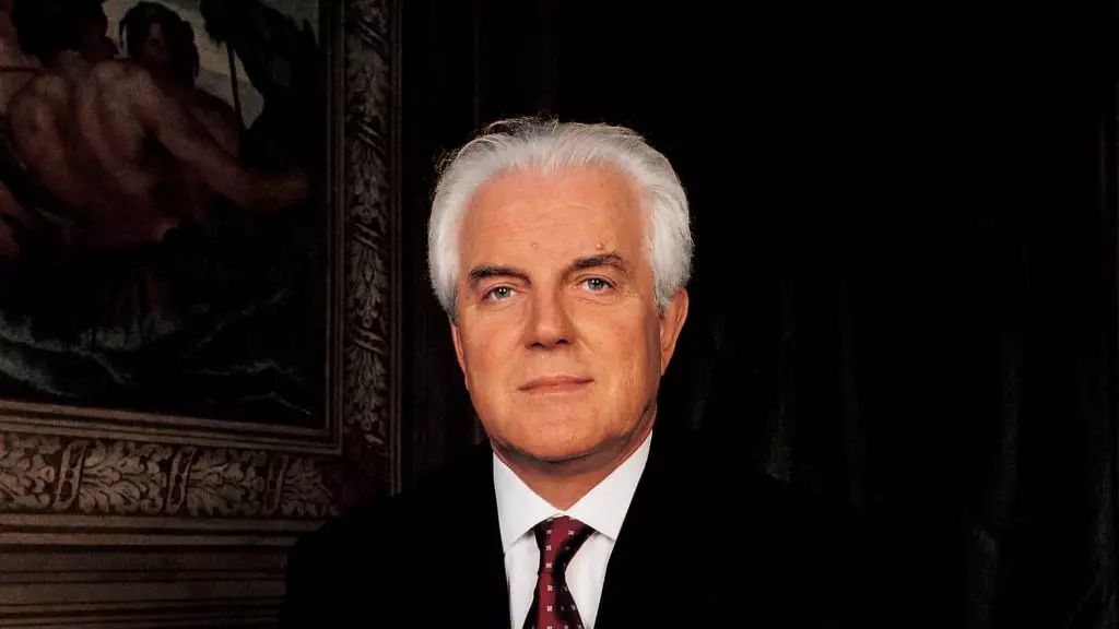 I.T上半财年净利润破1亿港元；Moncler前三季度亚洲地区收入大涨32%；HMxMoschino联名系列发布