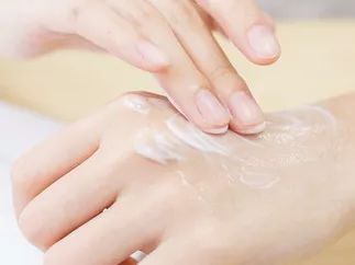 快速修复手干裂,冬季皮肤干燥脱皮面霜