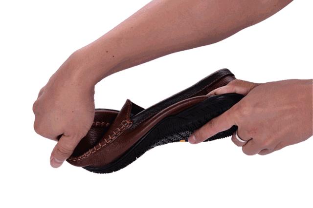 磨砂皮鞋水洗后有斑印如何消除,磨砂皮鞋子滴上了蜡烛怎么清洗