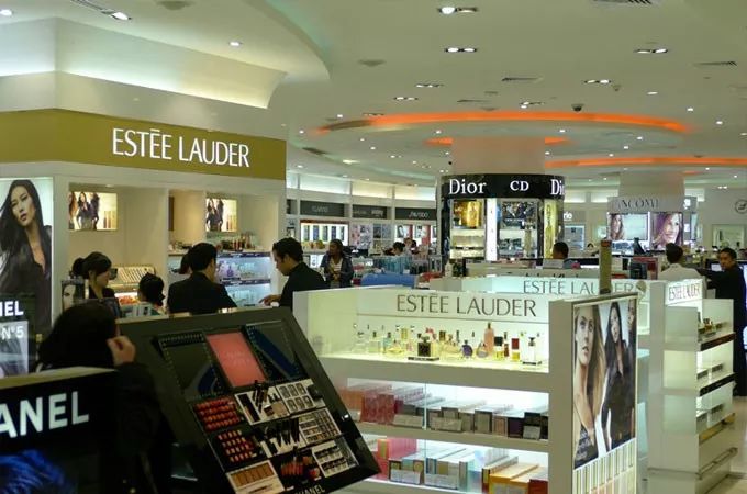 华人带回国礼品被收税,国外带东西回国要收税吗