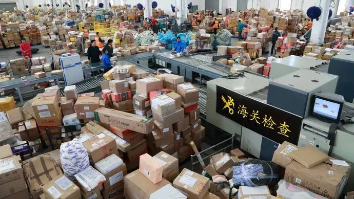 华人带回国礼品被收税,国外带东西回国要收税吗