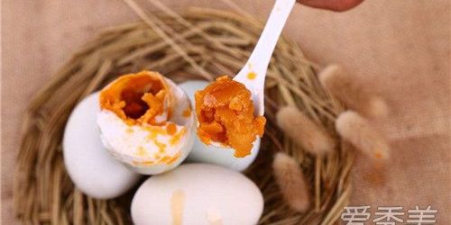 咸鸭蛋臭了还能喝吗,咸鸭蛋发臭了还能吃吗