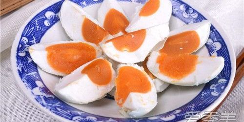 咸鸭蛋臭了还能喝吗,咸鸭蛋发臭了还能吃吗