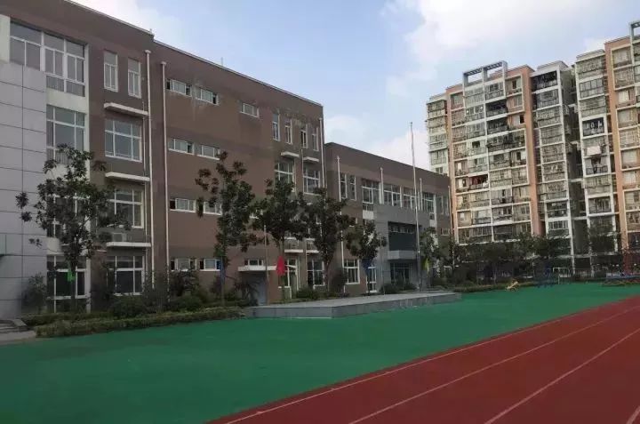 看看南京顶级学区房的价格,南京中学科利华学区房价格2021
