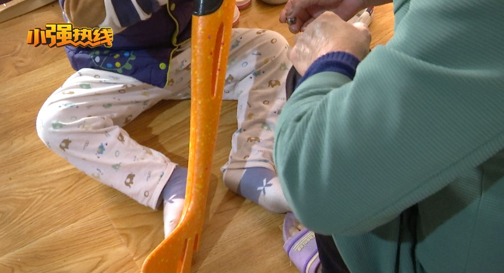 一家三口在外租房也不想回去,独居大半夜听到敲门声令人窒息