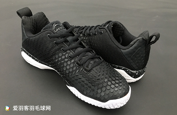 李宁羽毛球鞋锋影测评,李宁锋影小黑拍测评