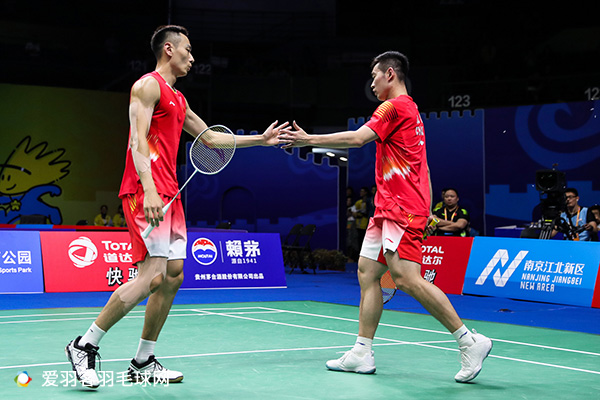 李宁羽毛球鞋锋影测评,李宁锋影小黑拍测评