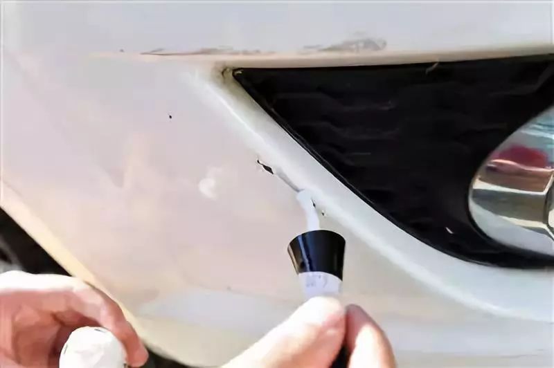 车刮痕有坑修复,汽车轻微刮痕的最佳补救方法