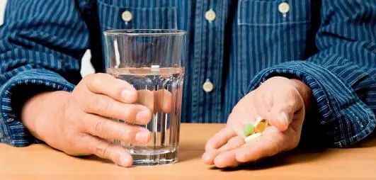 澶寸棝鎰熷啋鍚冧粈涔堣嵂,宸﹁竟澶寸棝鍚冧粈涔堣嵂