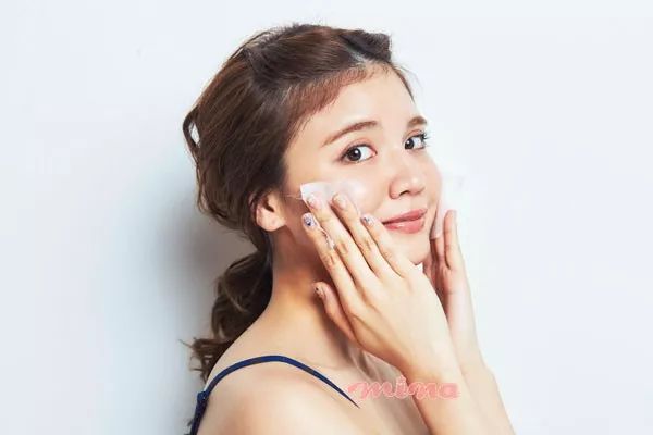 护肤｜学生*党**也买得起！15款效果不输大牌的平价护肤品安利统统不要250元！