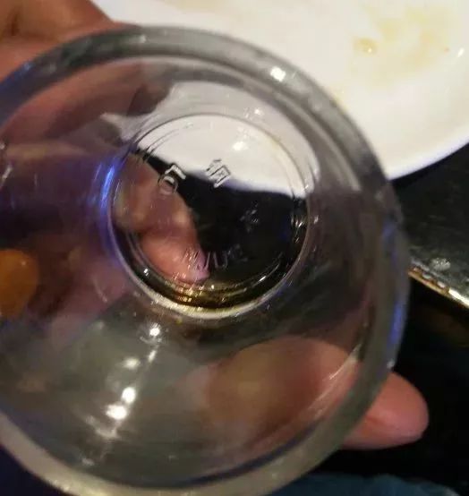 饮料喝到异物怎么索赔,饮料里喝出玻璃渣怎么赔偿