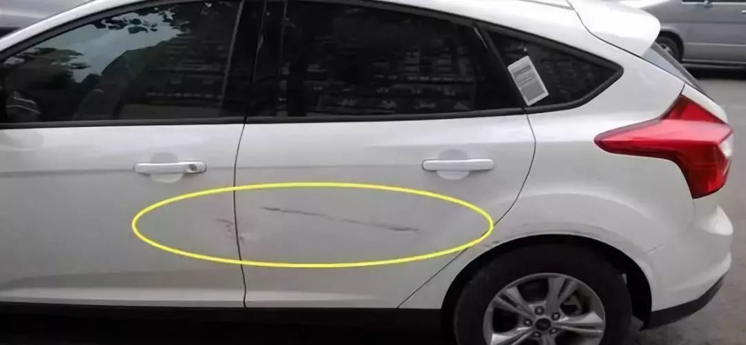 白色汽车有刮痕用什么补好,白色车有刮痕怎么补