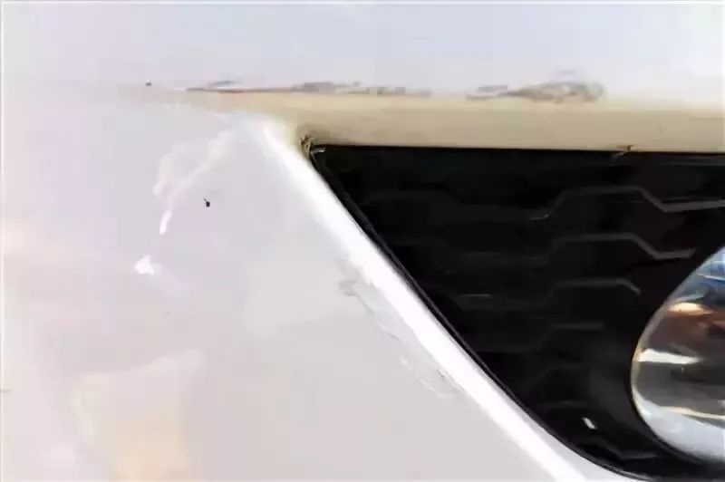 白色汽车有刮痕用什么补好,白色车有刮痕怎么补